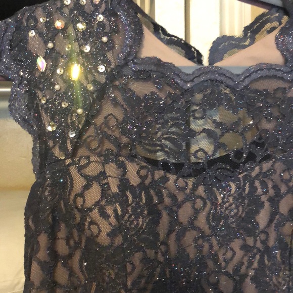 Beautiful brides maid dress. Worn once in 2018. - Picture 4 of 6